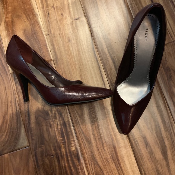 Shoes - Picture 3 of 8